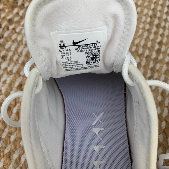 Snickers - Picture 5 of 5